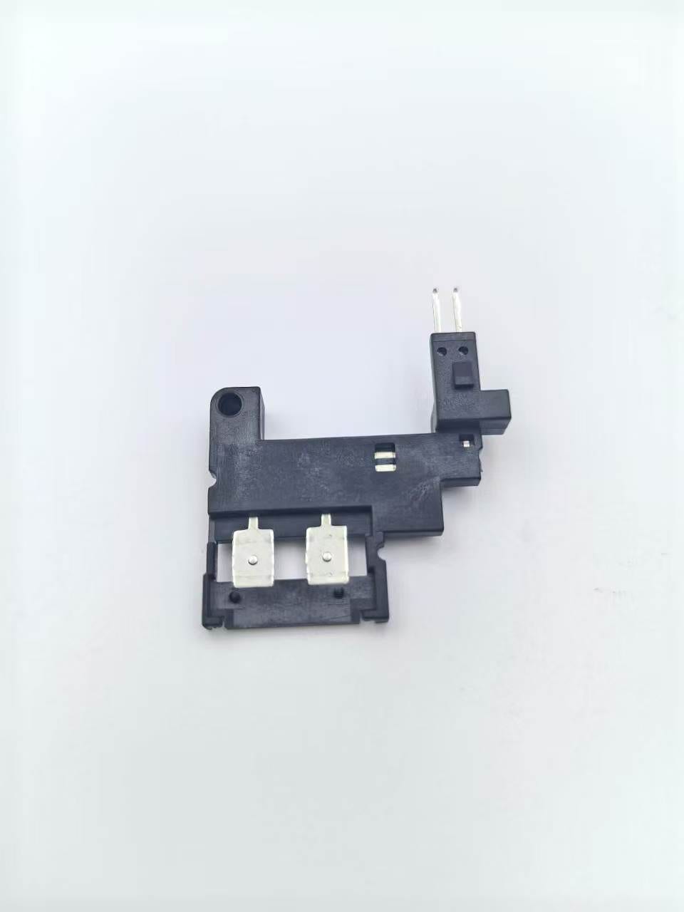 五金嵌入成型品 10